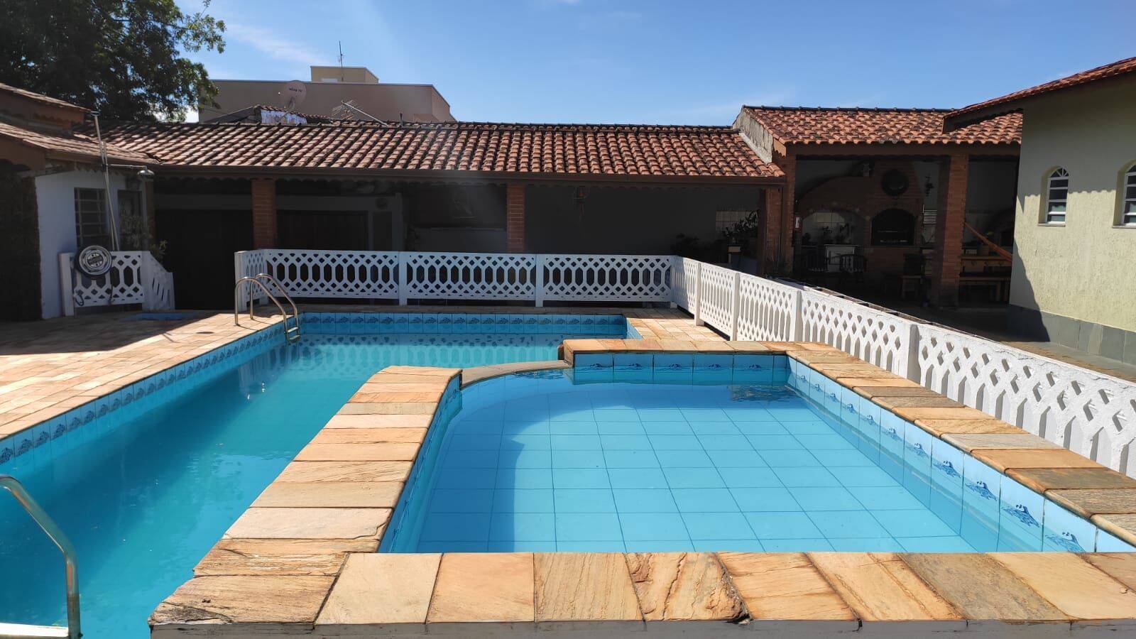 #2690 - Casa para Locação em Atibaia - SP